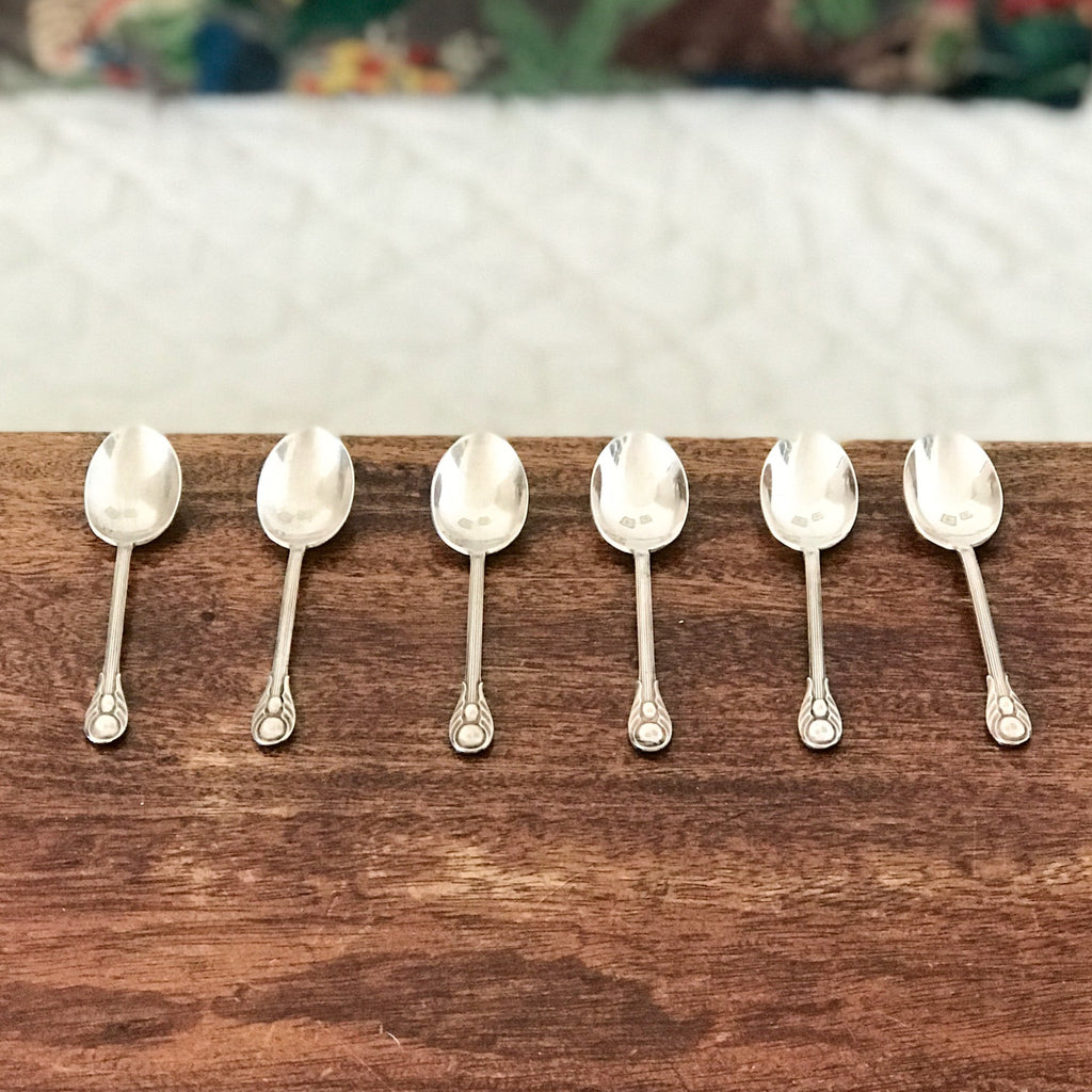 Ensemble de 6 cuillères à moka en métal argenté décor feuille de l'orfèvre Paul-François Guillaumot par Hello Broc brocante en ligne