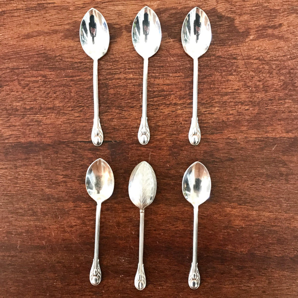 Ensemble de 6 cuillères à moka en métal argenté décor feuille de l'orfèvre Paul-François Guillaumot par Hello Broc brocante en ligne