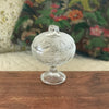 Sucrier bonbonnière sur pied en verre moulé incolore décor fruits et feuillages par Hello Broc brocante en ligne