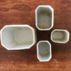 Ensemble de 4 pots à épices en faïence fine et décor fleurs multicolores Circa 1930 par Hello Broc brocante en ligne