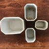 Ensemble de 4 pots à épices en faïence fine et décor fleurs multicolores Circa 1930 par Hello Broc brocante en ligne