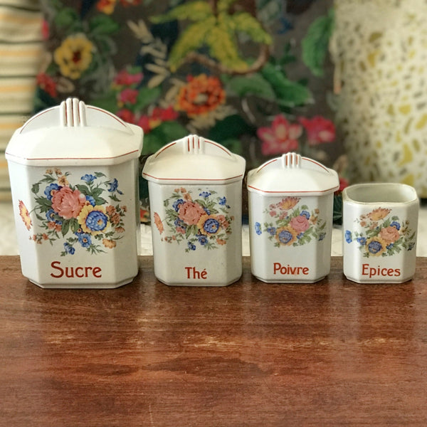 Ensemble de 4 pots à épices en faïence fine et décor fleurs multicolores Circa 1930 par Hello Broc brocante en ligne