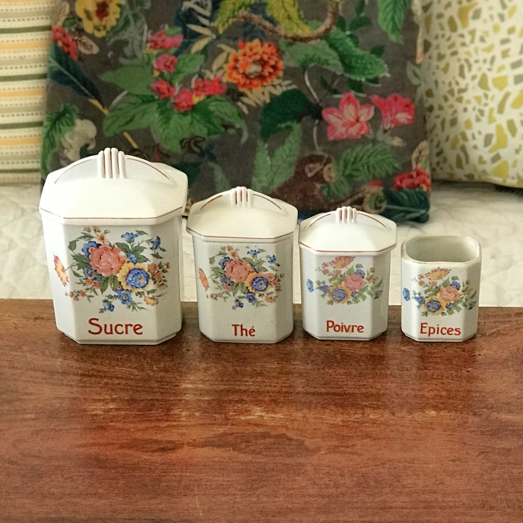 Ensemble de 4 pots à épices en faïence fine et décor fleurs multicolores Circa 1930 par Hello Broc brocante en ligne