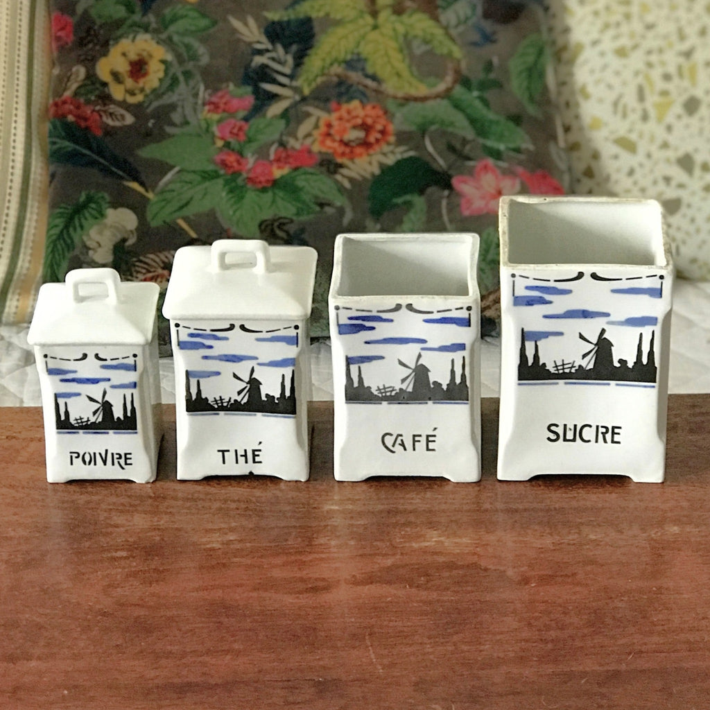 Ensemble de 4 pots à épices époque Art Nouveau décor paysage et moulin noir et bleu par Hello broc brocante en ligne - produit unique