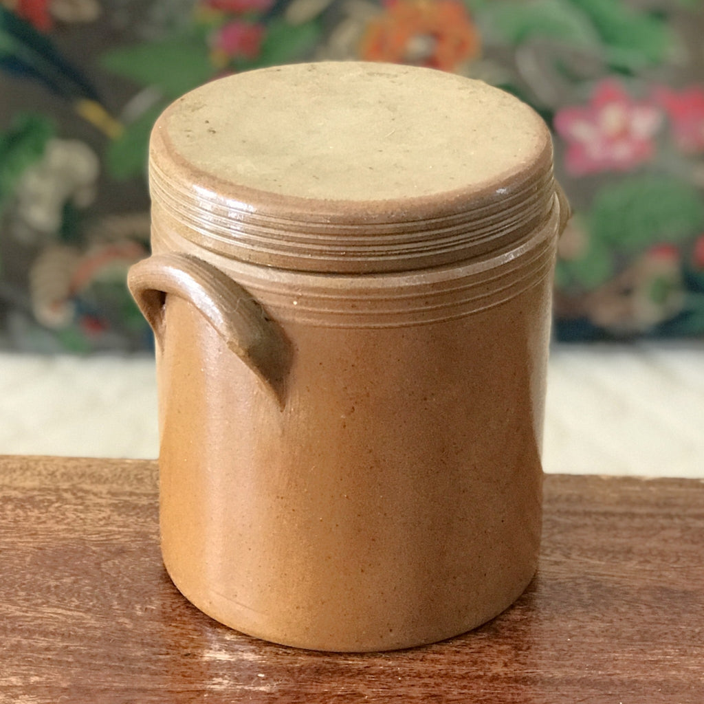 Pot à graisse ou à condiment droit en grès avec son couvercle d'origine hauteur 15 cm par Hello Broc brocante en ligne