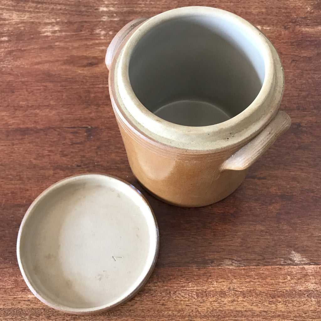 Pot à graisse ou à condiment droit en grès avec son couvercle d'origine hauteur 15 cm par Hello Broc brocante en ligne