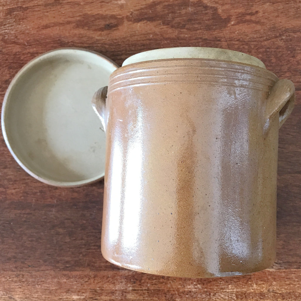 Pot à graisse ou à condiment droit en grès avec son couvercle d'origine hauteur 15 cm par Hello Broc brocante en ligne