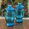 Lot de 2 bocaux publicitaires vintage en verre moulé bleu Lever par Hello Broc brocante en ligne