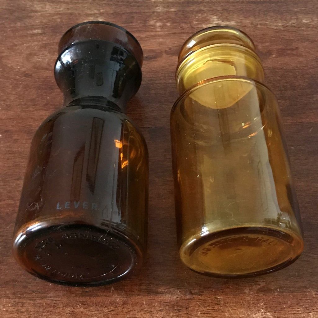 Lot de 2 bocaux style pot apothicaire en verre moulé ambré : 1 marron et 1 jaune par Hello Broc brocante en ligne