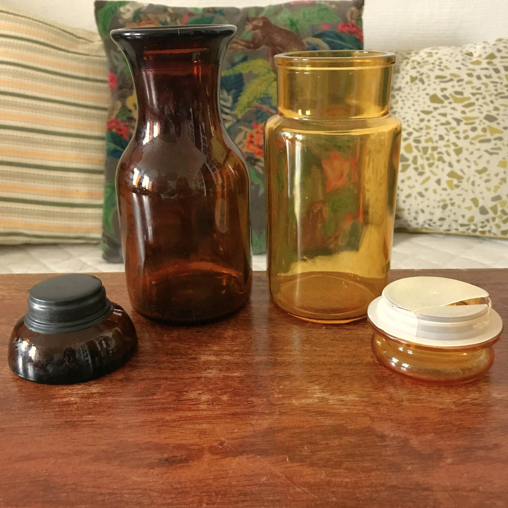 Lot de 2 bocaux style pot apothicaire en verre moulé ambré : 1 marron et 1 jaune par Hello Broc brocante en ligne