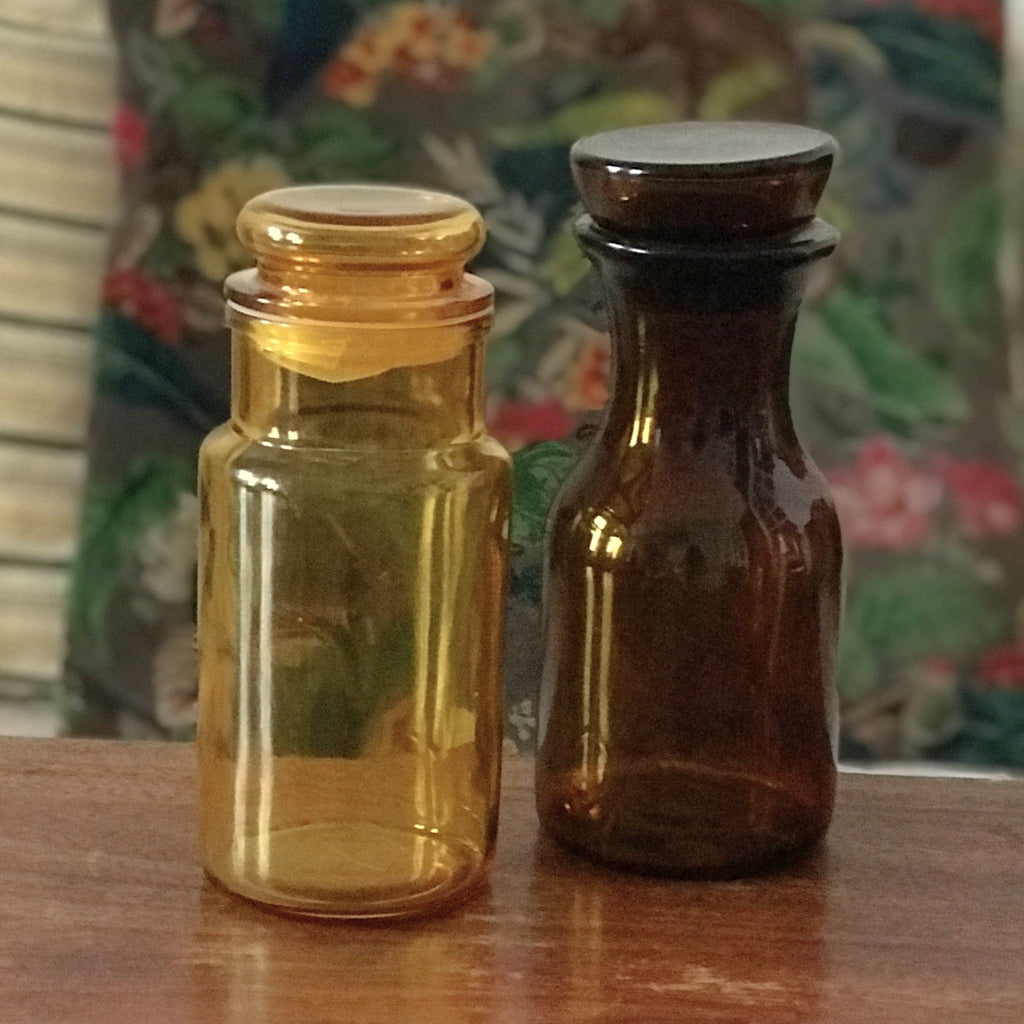 Lot de 2 bocaux style pot apothicaire en verre moulé ambré : 1 marron et 1 jaune par Hello Broc brocante en ligne