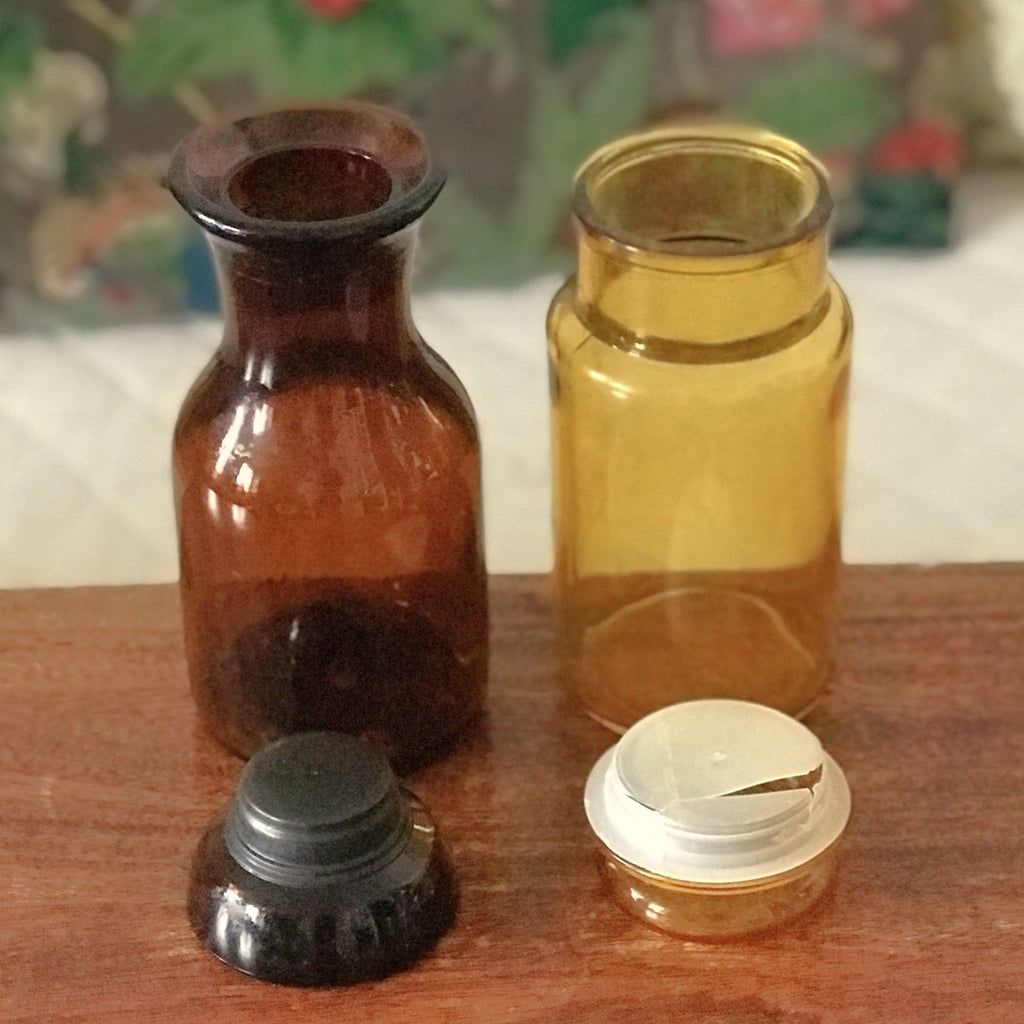 Lot de 2 bocaux style pot apothicaire en verre moulé ambré : 1 marron et 1 jaune par Hello Broc brocante en ligne