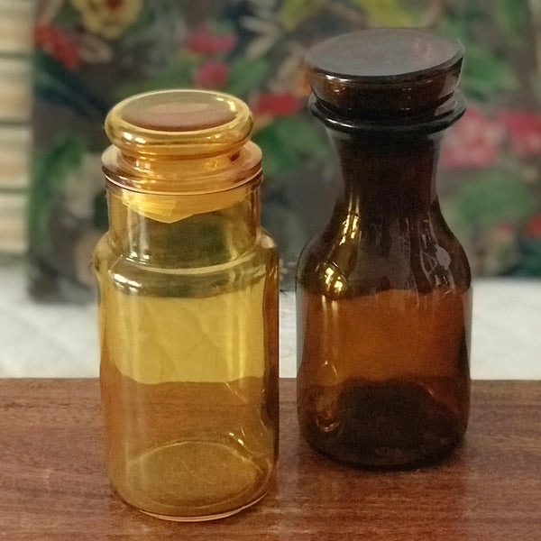Lot de 2 bocaux style pot apothicaire en verre moulé ambré : 1 marron et 1 jaune par Hello Broc brocante en ligne