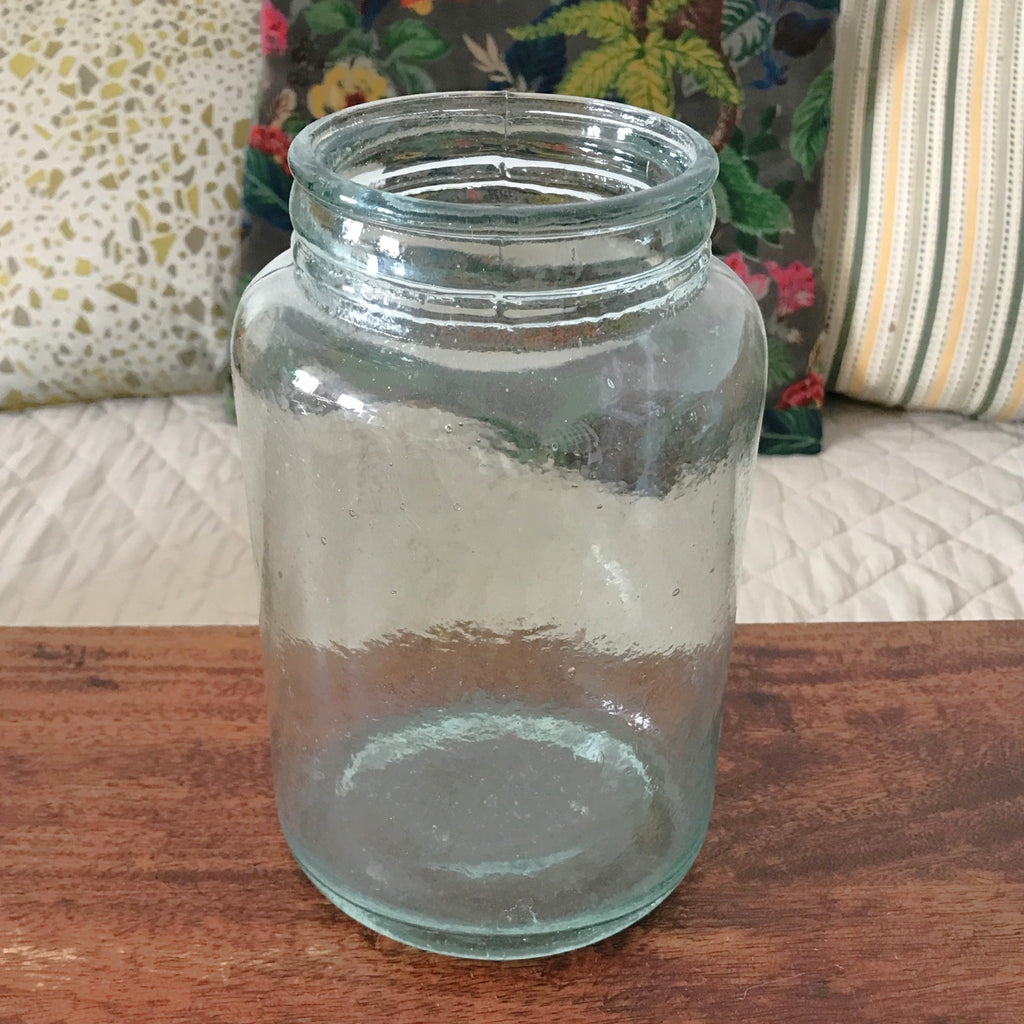 Grande bonbonnière bocal en verre moulé bleuté sans couvercle par Hello Broc brocante en ligne