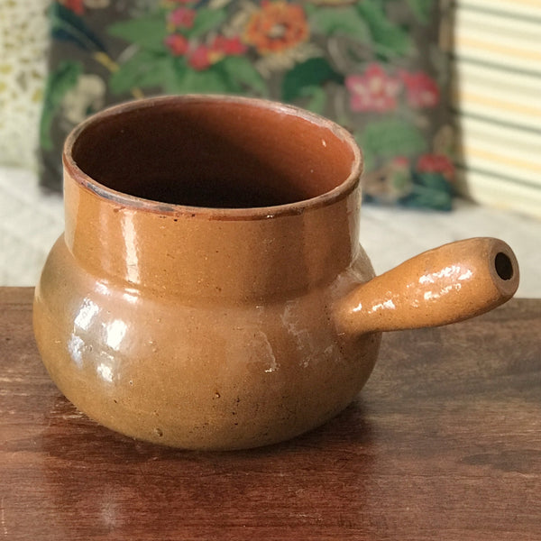 Marmite ancienne haute à manche en terre cuite émaillée - Hello Broc brocante en ligne