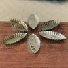 Lot de 6 petits moules à barquettes anciens en métal par Hello Broc brocante en ligne
