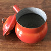 Caquelon haut ou marmite avec couvercle en tôle émaillée orange par Hello Broc brocante en ligne