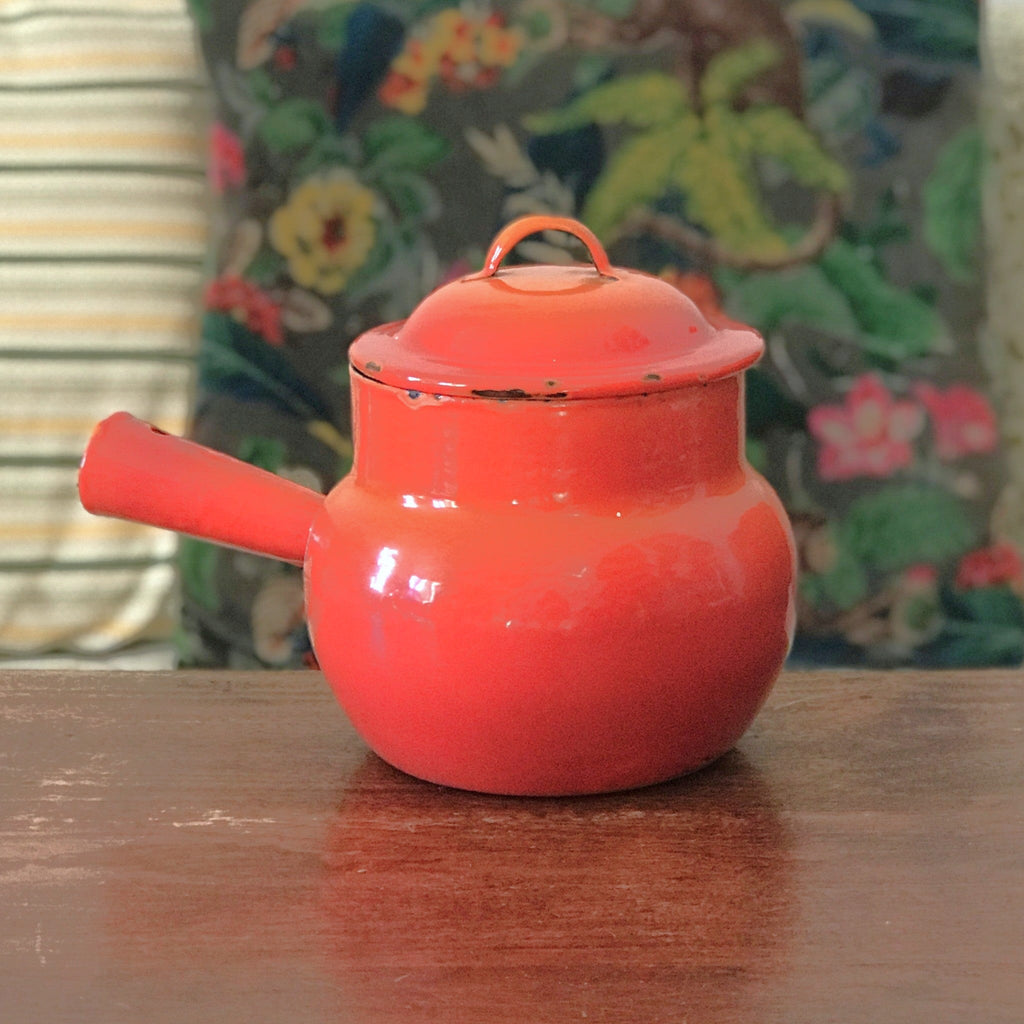 Caquelon haut ou marmite avec couvercle en tôle émaillée orange par Hello Broc brocante en ligne