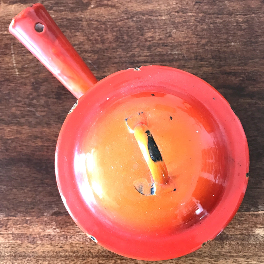 Caquelon haut ou marmite avec couvercle en tôle émaillée orange par Hello Broc brocante en ligne