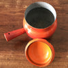 Caquelon haut ou marmite avec couvercle en tôle émaillée orange par Hello Broc brocante en ligne