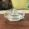 Presse-citron ou agrumes en verre moulé par Hello Broc brocante en ligne