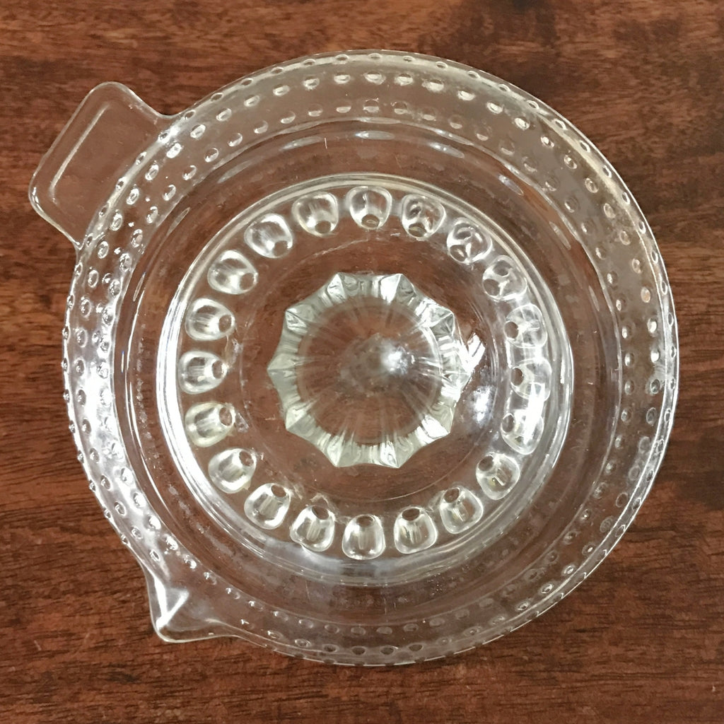 Presse-citron ou agrumes en verre moulé par Hello Broc brocante en ligne