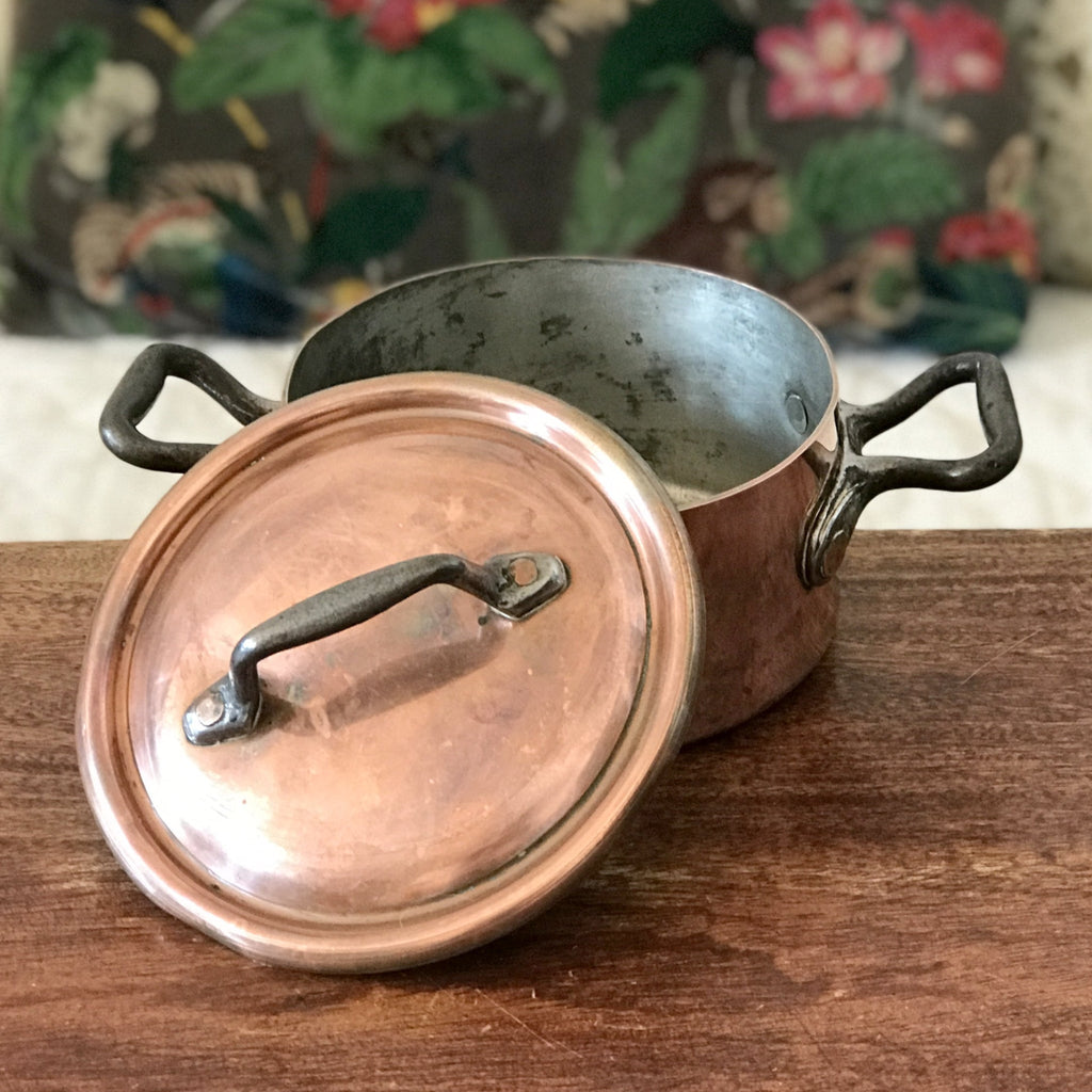 Petite marmite ou cocotte ancienne en cuivre étamé par Hello Broc brocante en ligne