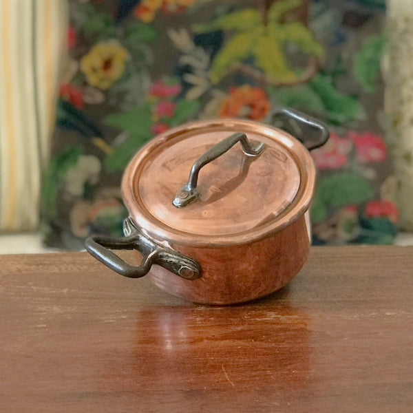 Petite marmite ou cocotte ancienne en cuivre étamé par Hello Broc brocante en ligne