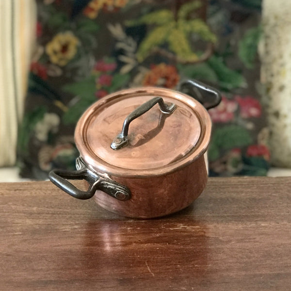 Petite marmite ou cocotte ancienne en cuivre étamé par Hello Broc brocante en ligne