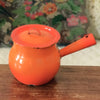 Caquelon haut ou marmite en tôle émaillée orange avec son couvercle d'origine par Hello Broc brocante en ligne