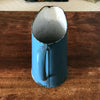 Pichet ancien broc en métal émaillé bleu par Hello Broc brocante en ligne