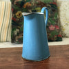 Pichet ancien broc en métal émaillé bleu par Hello Broc brocante en ligne