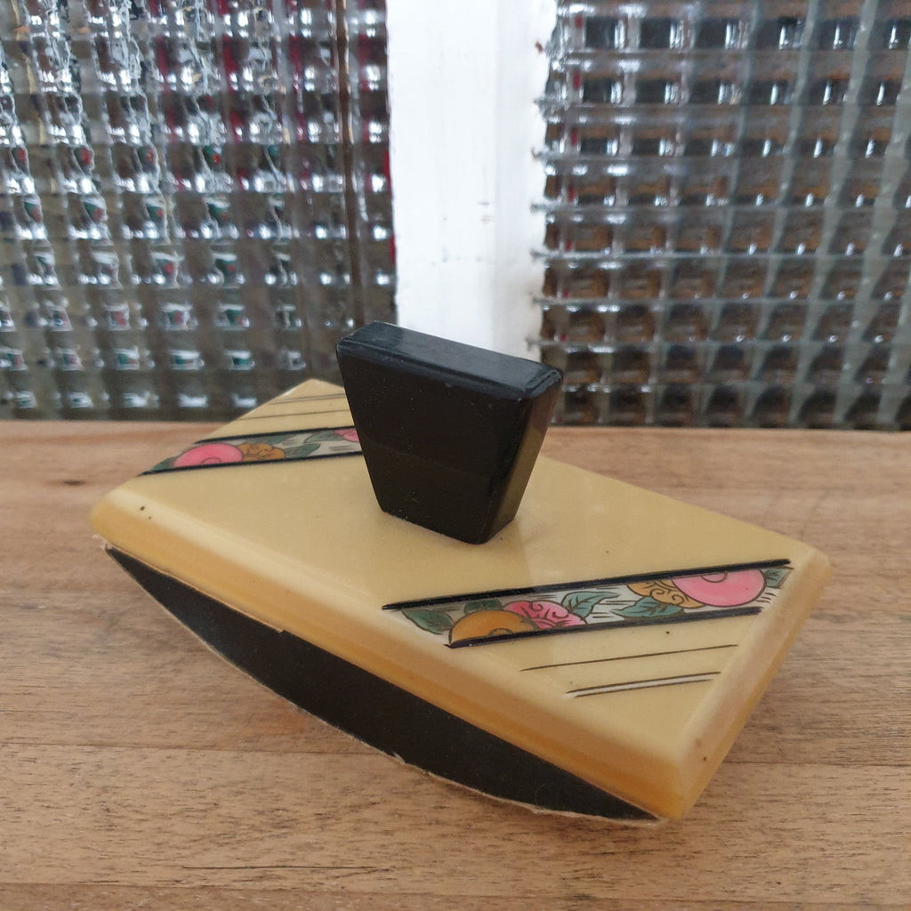 Ensemble d'écriture ou  nécessaire de bureau pour enfant Art Déco Circa 1920 en bakélite imitation corne par Hello Broc brocante en ligne