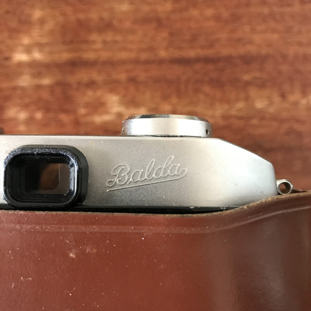 Appareil photo vintage Balda matic I dans sa boîte d'origine 1960 par Hello Broc brocante en ligne