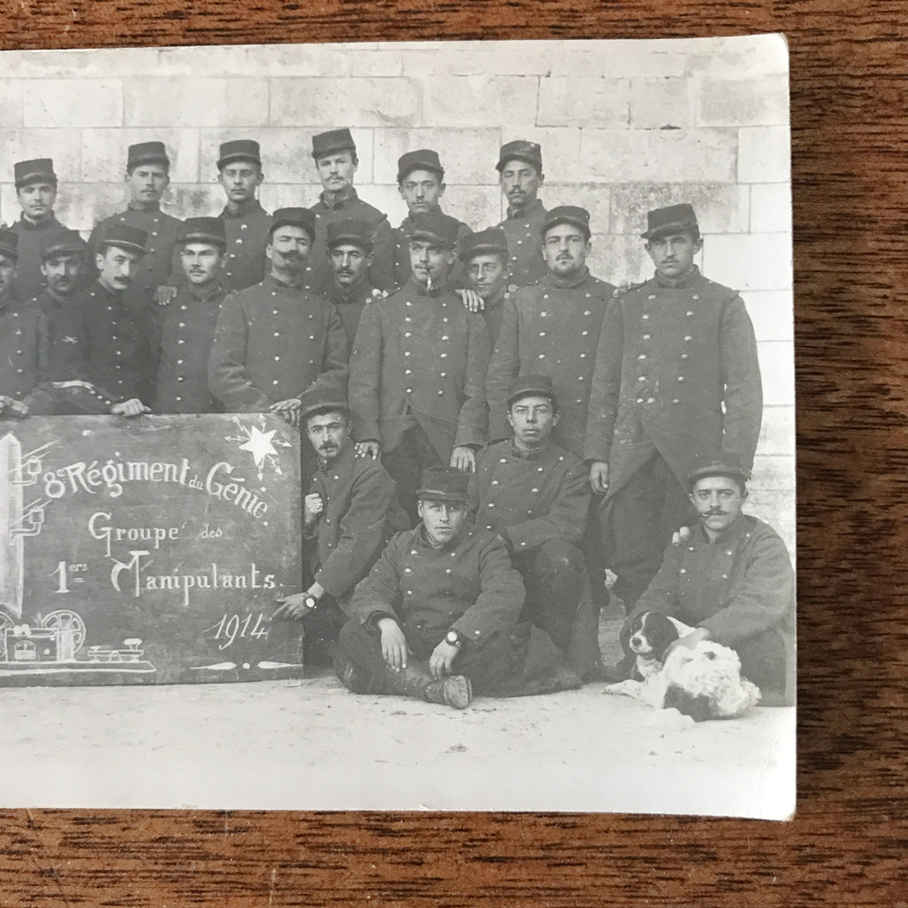 Carte postale ancienne noir et blanc sépia thème militaria soldats du 8ème régiment du Génie Groupe des 1ers Manipulants 1914 par Hello Broc brocante en ligne
