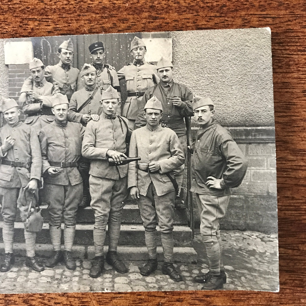 Carte postale ancienne en noir et blanc sépia thème militaria soldats Epinal Première Guerre Mondiale par Hello Broc brocante en ligne