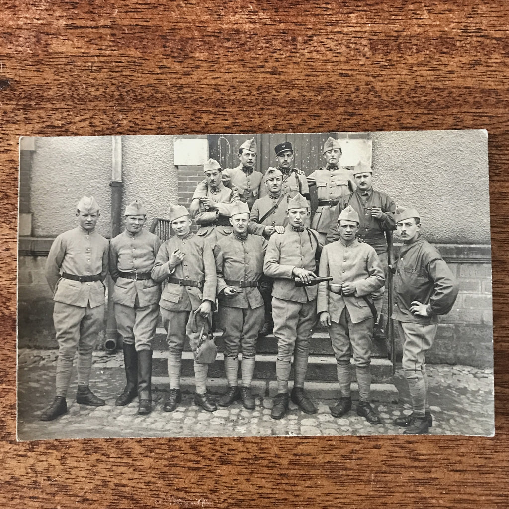 Carte postale ancienne en noir et blanc sépia thème militaria soldats Epinal Première Guerre Mondiale par Hello Broc brocante en ligne