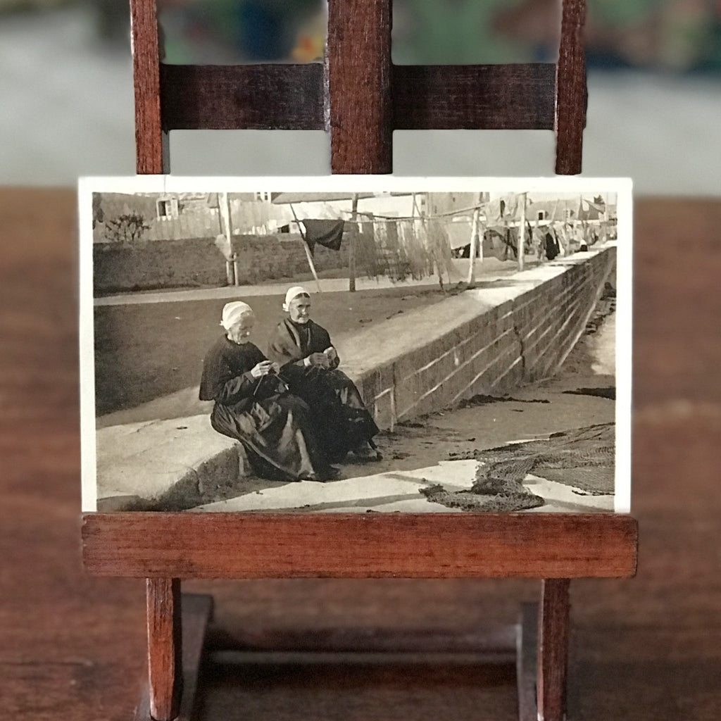 Carte postale ancienne noir et blanc sépia 1937 2 bigoudens Bretagne France par Hello Broc brocante en ligne