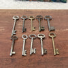 Lot de 10 clefs anciennes de taille moyenne longueur de 8,5 à 12,5 cm par Hello Broc brocante en ligne