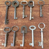 Lot de 10 clefs anciennes de taille moyenne longueur de 6 à 9 cm par Hello Broc brocante en ligne