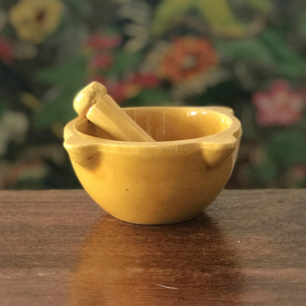 Petit mortier en céramique de Vallauris France avec son pilon signé Aegitna par Hello Broc brocante en ligne