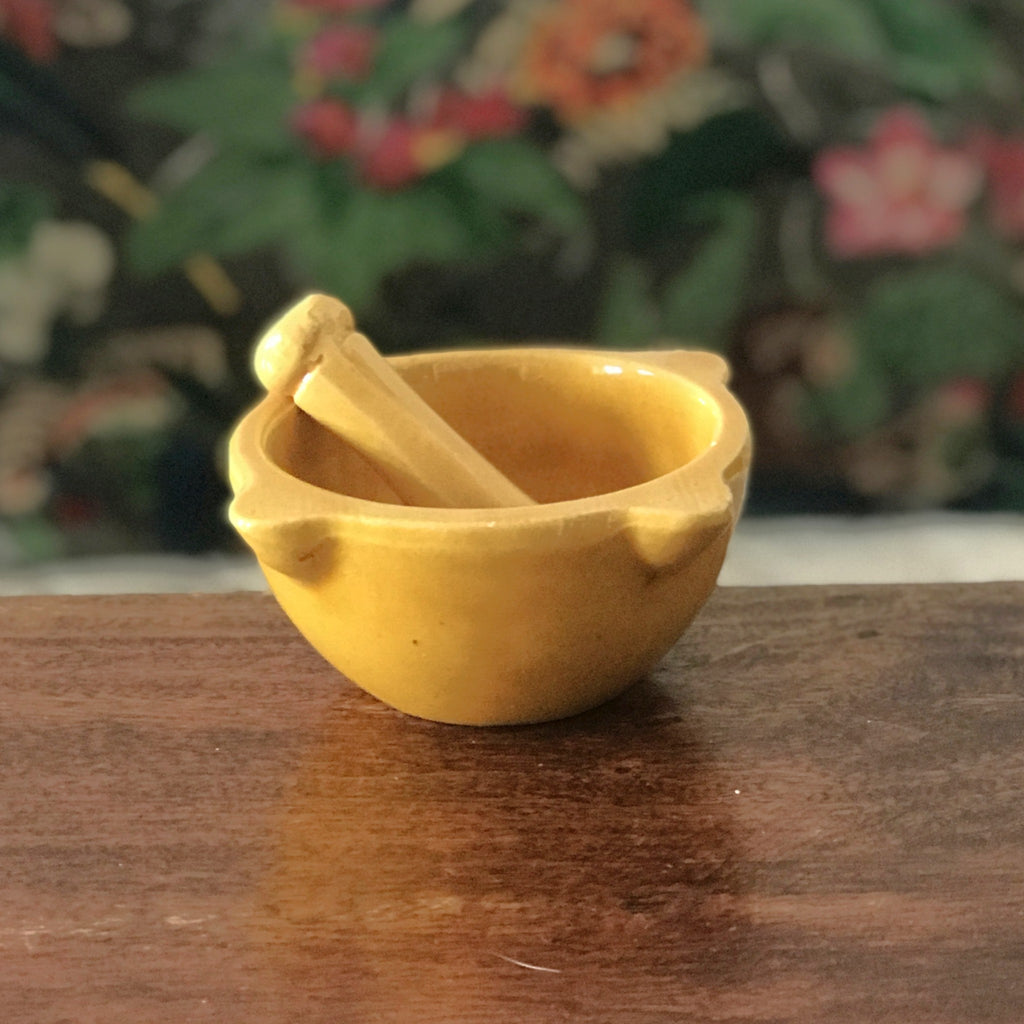 Petit mortier en céramique de Vallauris France avec son pilon signé Aegitna par Hello Broc brocante en ligne