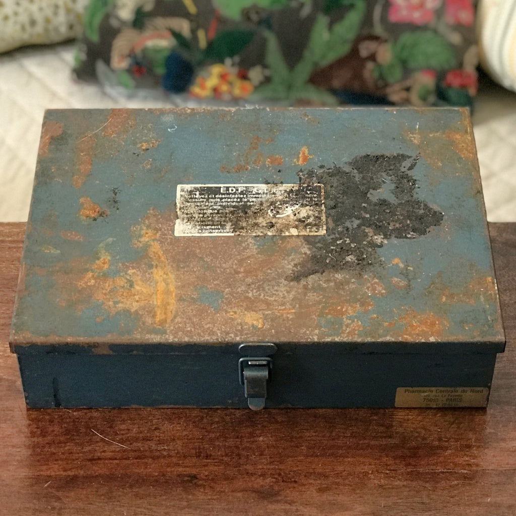 Boîte en métal vintage Premiers Secours EDF GDF par Hello Broc brocante en ligne