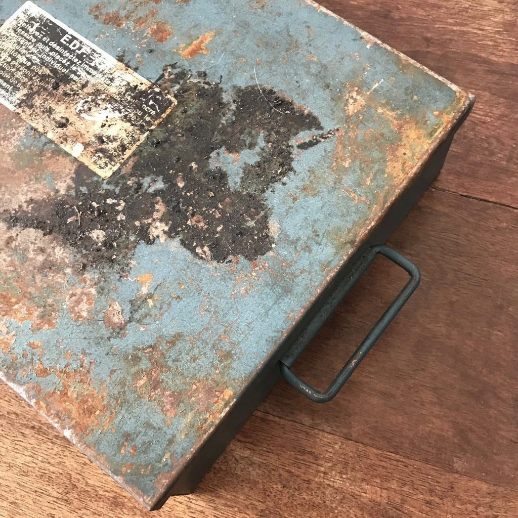 Boîte en métal vintage Premiers Secours EDF GDF par Hello Broc brocante en ligne