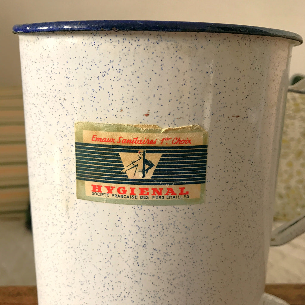 Pot à lavement ancien en tôle émaillée Hygienal par Hello Broc brocante en ligne