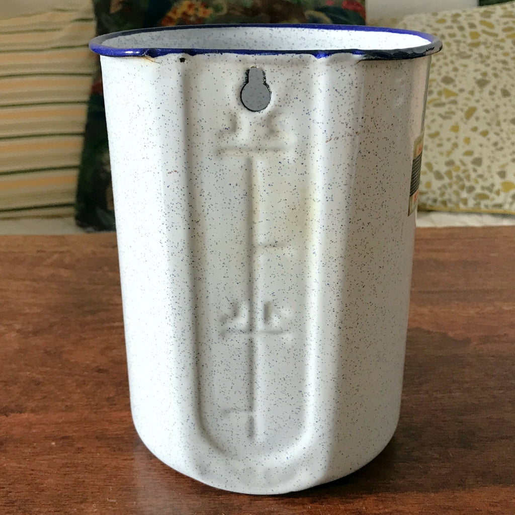 Pot à lavement ancien en tôle émaillée Hygienal par Hello Broc brocante en ligne