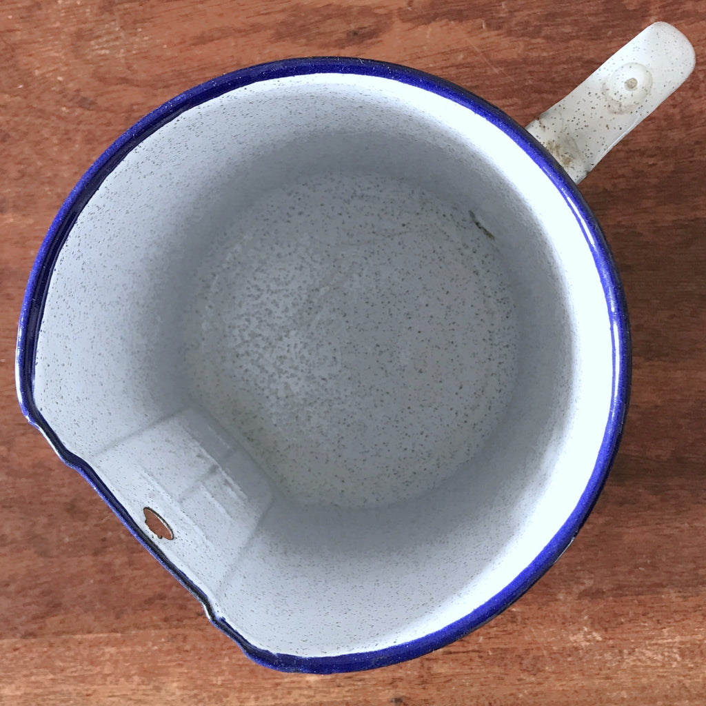 Pot à lavement ancien en tôle émaillée Hygienal par Hello Broc brocante en ligne