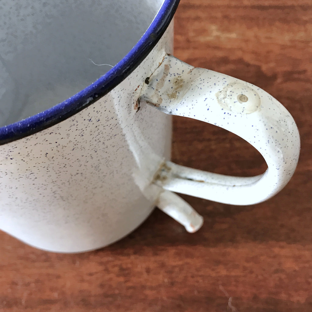 Pot à lavement ancien en tôle émaillée Hygienal par Hello Broc brocante en ligne