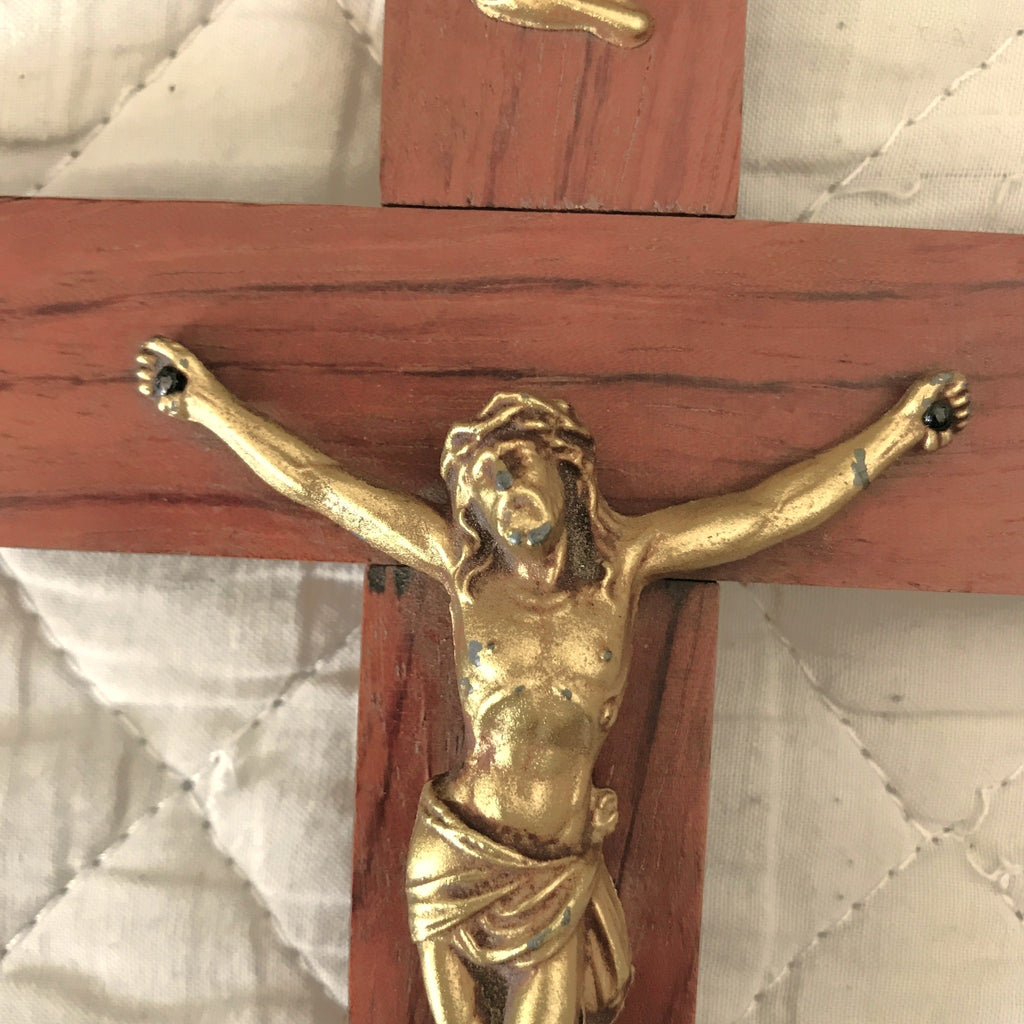 Crucifix vintage années 50 bronze, chêne et laiton par Hello Broc brocante en ligne