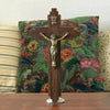 Crucifix années 40 en chêne, bronze doré et inserts en laiton par Hello Broc brocante en ligne